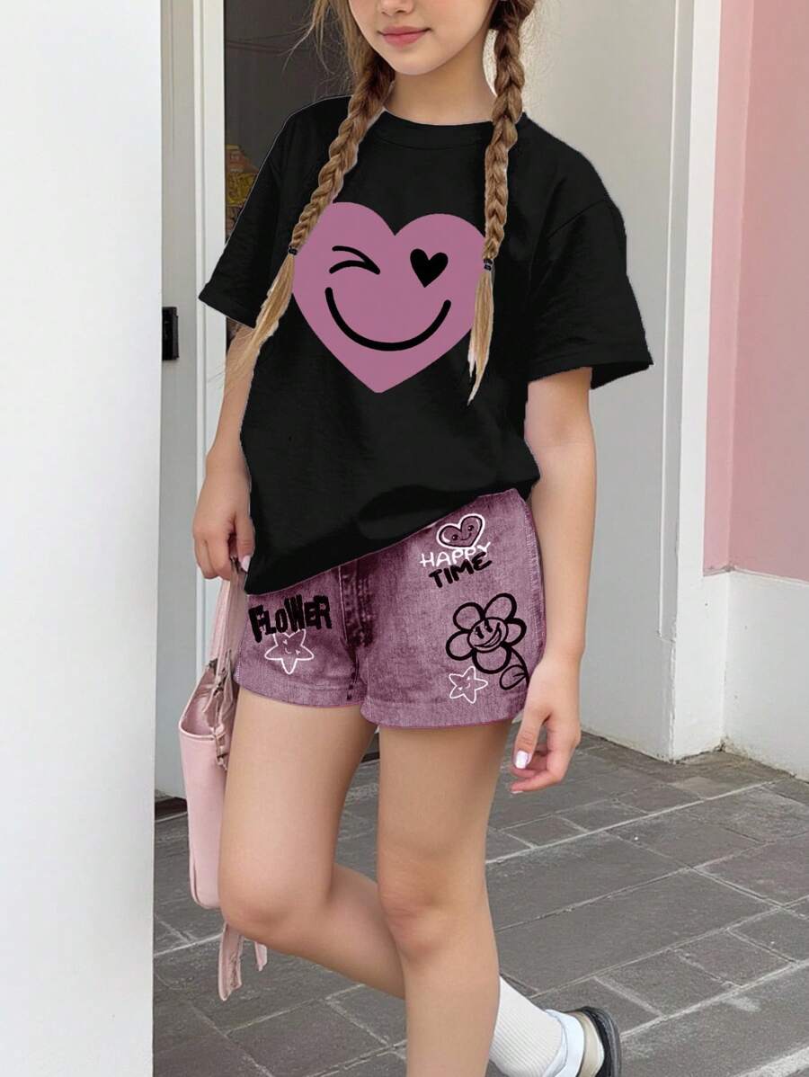 SHEIN 休闲街头心形和脸部涂鸦印花，青少年女孩简约短袖短裤两件套，适合夏季 - 彩色 - 查看 1