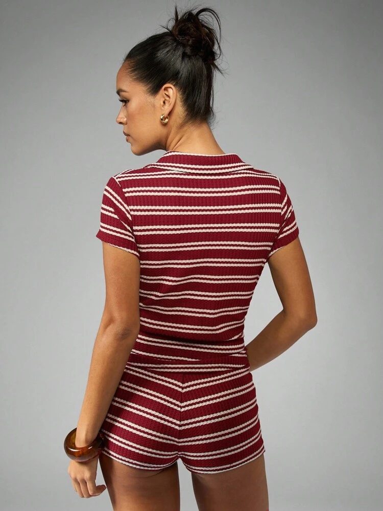 MISSGUIDED Conjunto de dos piezas de punto a rayas con cuello, pantalones cortos, estilo retro, top corto y pantalones de cintura alta, ropa informal de vacaciones para verano, primavera y otoño, ideal para Navidad