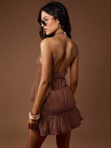 MISSGUIDED Robe mini en mousseline de soie à encolure ras-du-cou, plissée et à volants. Couvre-maillot d'été pour festival de plage. Sans manches, style bohème chic occidental pour soirée et occasion spéciale. Encolure ras-du-cou. - Marron fonçé - Voir 2