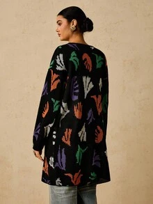 SHEIN VCAY 加大码女式黑色长袖宽松开衫，抽象叶和花卉印花中长款针织毛衣外套，带口袋女式开衫长款开衫女式开衫印花开衫女式秋季服装，秋季服装黑色上衣加大码毛衣 - 黑色 - 查看 3