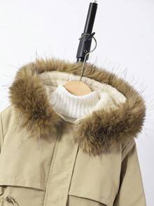 1 件 Tween Girl 中长款风衣棉质派克大衣，配有收腰、翻盖口袋、毛茸茸的衣领和连帽衬里