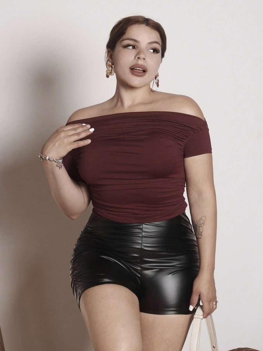 Lupita Cardoza 女士优雅纯色不对称领口褶皱 T 恤 - 酒紅色 - 查看 1