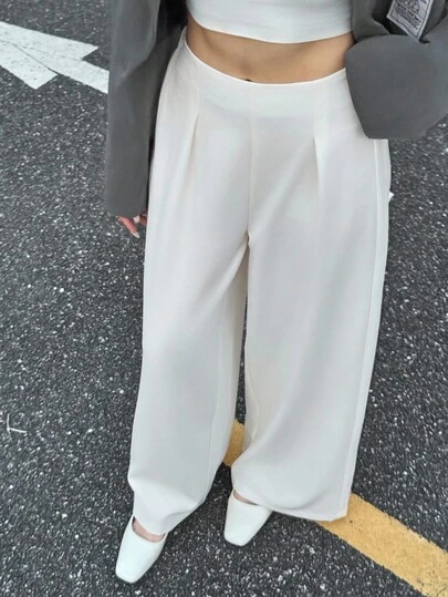 少女杏色高腰褶裥正装裤，适合日常通勤穿着