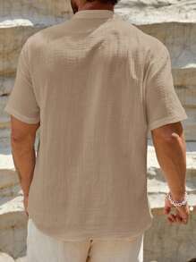 HIMLAND 男士常规剪裁短袖卡其色上衣，采用平纹织物制成，打造休闲装扮，男士亚麻衬衫，男士夏季上衣，棕褐色男士衬衫，V 领男士衬衫，男士亚麻衬衫，Old Money