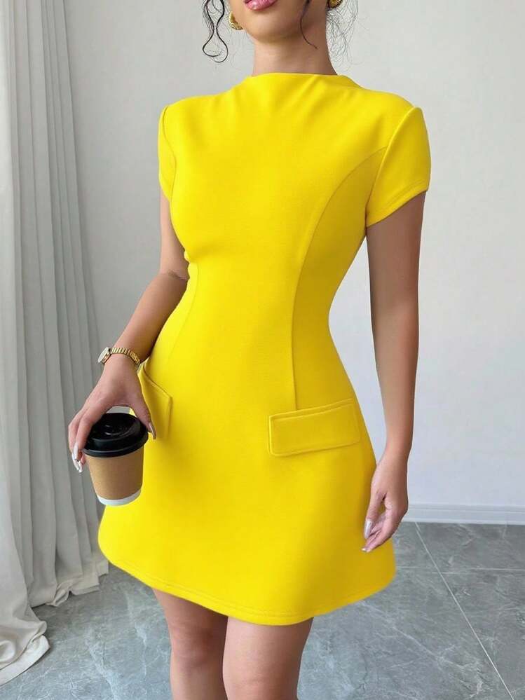 SHEIN PETITE Vestido corto negro minimalista para mujer con cuello alto, manga corta y bolsillo falso, elegante y de unicolor, para Año Nuevo - Amarillo - Añade 4