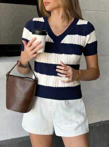 SHEIN PariChic 法式条纹印花V领撞色时尚套头短袖针织衫，适合大学生穿着。