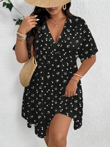SHEIN Frenchy Plus Size Floral Prints Women V-Neck Short Sleeve Casual Vacation Dress,Summer Dresses For Women,Flowy Dress Chic Dress Black Dress With Small White Flowers Black Vacation Dress Black Floral Dress Black Summer Dress Women V-Neck Black Dress - Multicolor - View 6