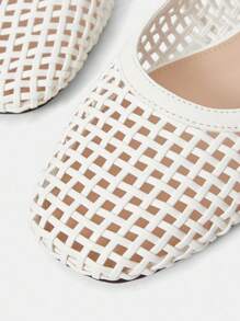 MOTF HOLLOW OUT BRAID FLAT - White - View 6