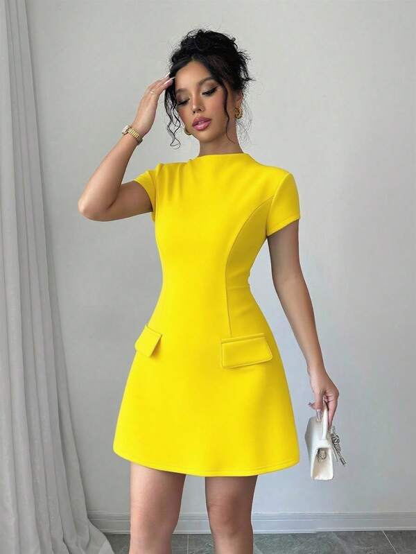 SHEIN PETITE Vestido corto negro minimalista para mujer con cuello alto, manga corta y bolsillo falso, elegante y de unicolor, para Año Nuevo
