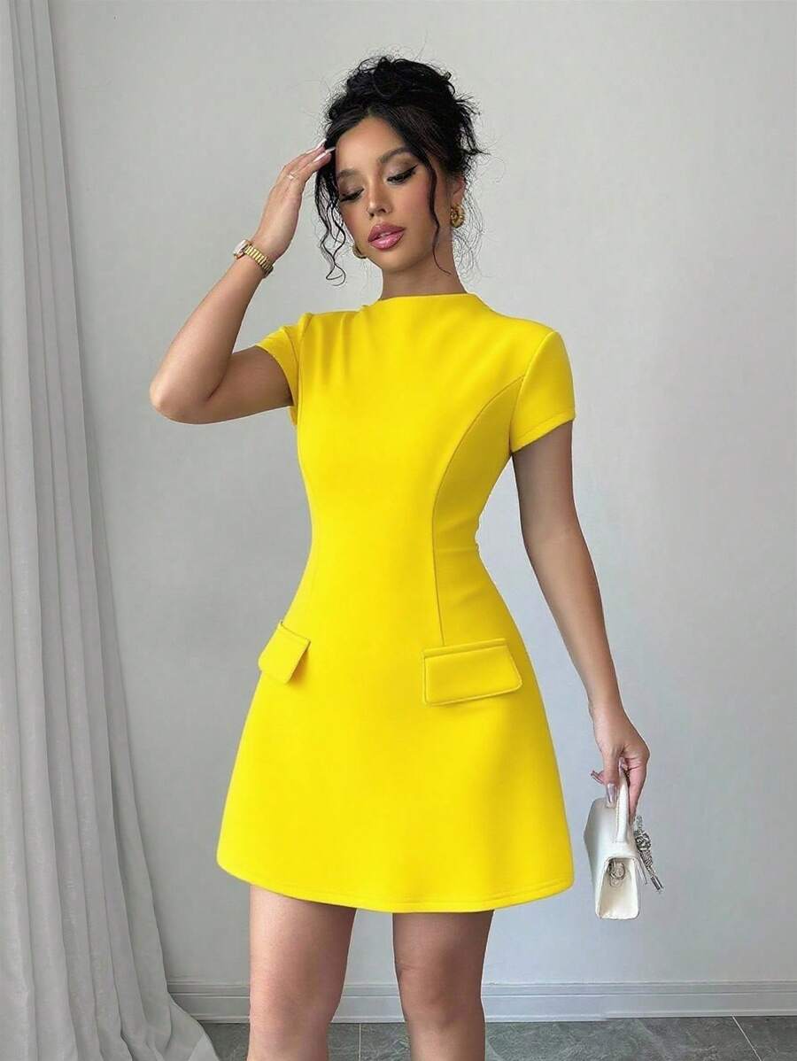 SHEIN PETITE 女士优雅纯色立领短袖仿口袋简约短款黑色连衣裙，适合新年服装