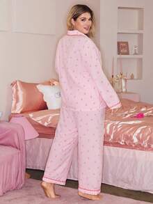 SHEIN Conjunto de pijama de talla grande con lazo dulce y estampado de rayas en la parte superior y pantalones, ropa de otoño e invierno - Rosa - Ver 2