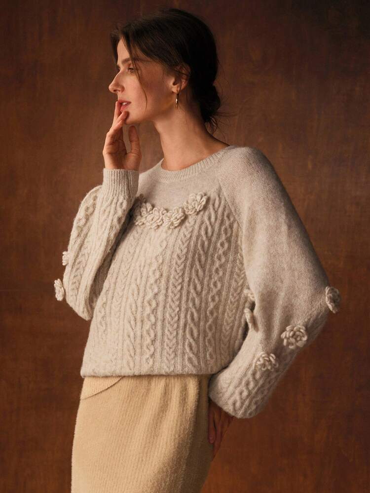 APPLIQUES PULLOVER SWEATER