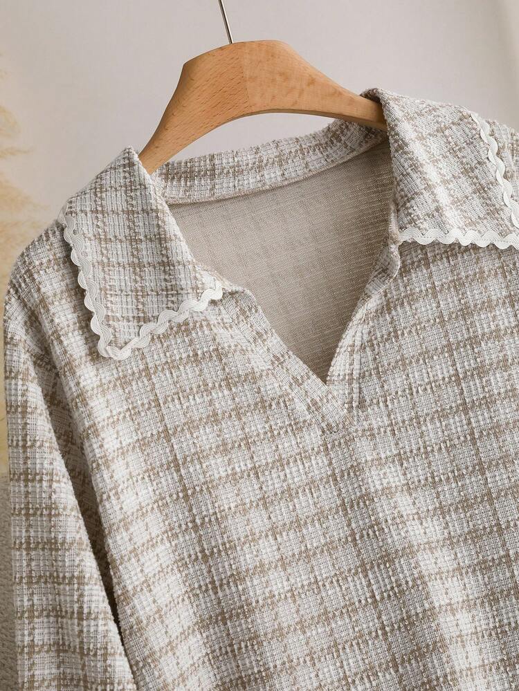 SHEIN CURVE+ 大码女式休闲 Polo 领长袖褶皱格子 T 恤 - 米色 - 查看 5