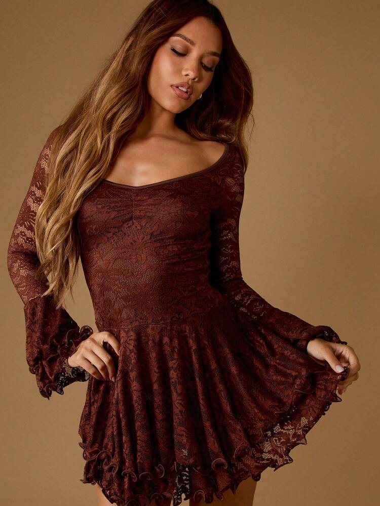 MISSGUIDED Robe mini stretch en dentelle à manches longues avec volants à l'ourlet, style vintage victorien, pour les fêtes d'automne et d'hiver