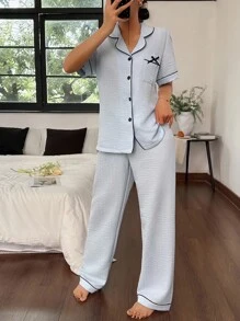SHEIN 淡蓝色女士睡衣套装，带翻领和口袋细节，采用柔软编织面料，女士睡衣套装浅蓝色睡衣套装女士睡衣纽扣睡衣套装女士女士浅蓝色睡衣套装