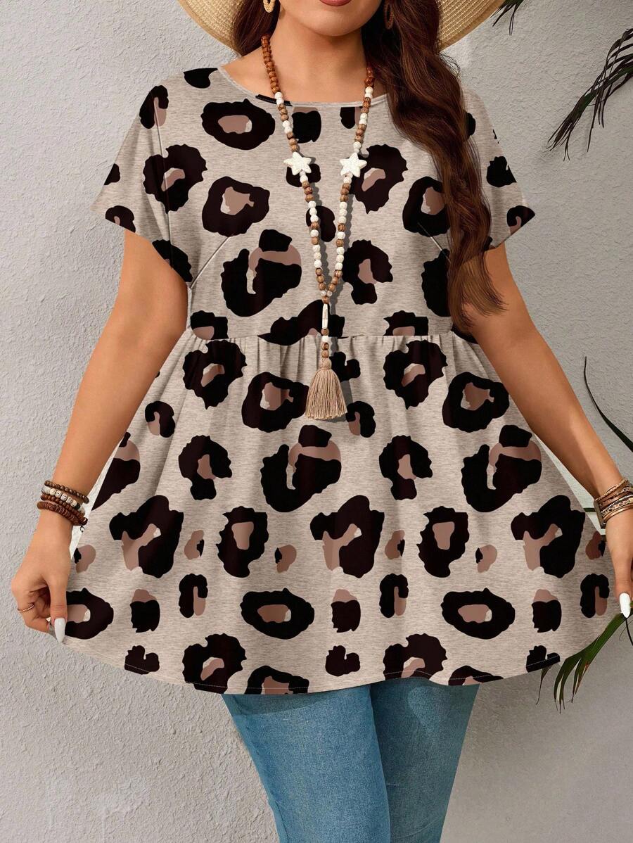 SHEIN CURVE+ Áo sơ mi in họa tiết tối giản giản dị cỡ lớn, áo thun cổ tròn tay ngắn xếp nếp họa tiết da báo cỡ lớn cho nữ, mùa hè - Nhiều màu - Xem 1