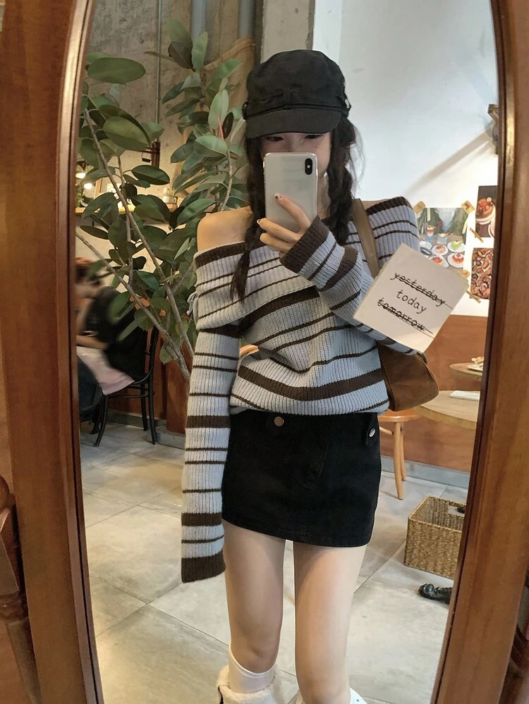 Women's Striped Contrast Color Off Shoulder Korean Style Fresh Long Sleeve Bowknot Tie Sweater Fall/Winter