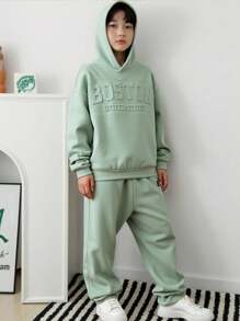SHEIN 青少年男孩休闲韩版宽松字母图案连帽衫和松紧腰裤套装，适合秋季、春季、户外玩耍、学校、街头风格、派对和休闲、运动服、儿童男孩服装、返校服装 - 綠色 - 查看 8