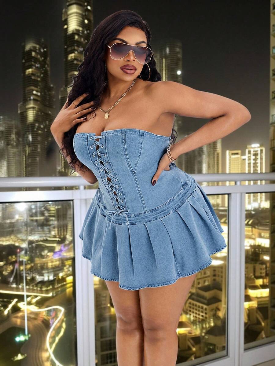 Slaydiva Váy denim cao bồi gợi cảm Y2K cỡ lớn cho nữ, không dây có thiết kế eo rút dây khoét rỗng và chi tiết xếp nếp - Rửa nhẹ - Xem 1