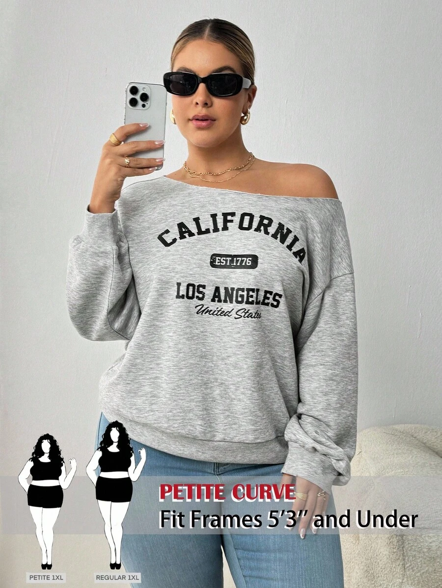 SHEIN PETITE CURVE 大码女式秋冬休闲/基本款针织地名图案单肩宽松长袖灰色运动衫，长袖上衣加州运动衫可爱运动衫露肩运动衫女式运动衫 - 淺灰色 - 查看 1