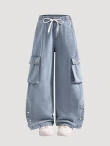 SHEIN 青少年男孩休闲牛仔裤，配有松紧腰带和开衩下摆，宽松直筒水洗浅蓝色牛仔裤，时尚街头风格，新品上市