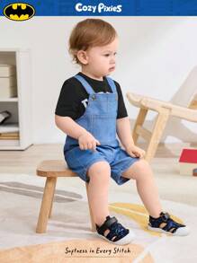 BATMAN X Cozy Pixies 男童春夏DC印花防撞可调节绑带休闲凉鞋，易于穿着，适合日常穿着 - 彩色 - 查看 3