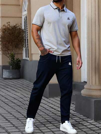 Manfinity Homme 2 件套男士夏季休闲运动图案印花撞色绑带 Polo 衫和抽绳腰长裤套装