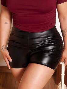 Lupita Cardoza 素色褶邊PU皮革短褲 - 黑色 - 查看 1