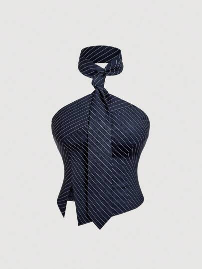 SHEIN MOD 大码女式挂脖系带黑白条纹露脐上衣，条纹领口开衩露背紧身挂脖上衣，时尚夏季，适合夏季、西部风、度假、复古风、毕业典礼、商务休闲、办公室、工作、派对等场合。