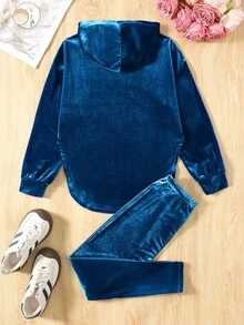 SHEIN 青少年女孩休闲优雅天鹅绒压花标语英文图案连帽衫宽松落肩套头衫和紧身裤套装 - 水鴨藍 - 查看 2