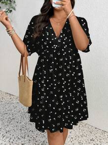SHEIN Frenchy Plus Size Floral Prints Women V-Neck Short Sleeve Casual Vacation Dress,Summer Dresses For Women,Flowy Dress Chic Dress Black Dress With Small White Flowers Black Vacation Dress Black Floral Dress Black Summer Dress Women V-Neck Black Dress - Multicolor - View 5