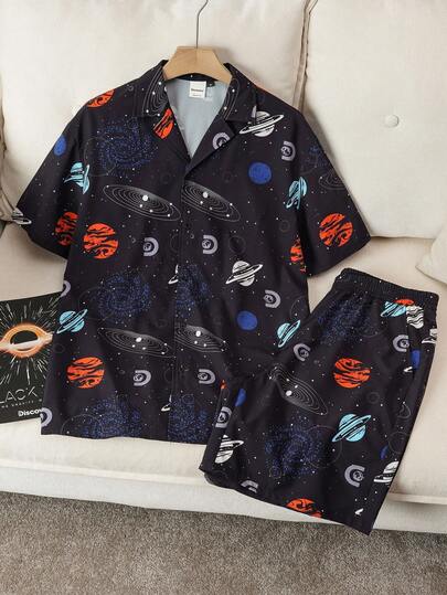 Discovery X SHEIN 男士舒适全印花短袖上衣和短裤家居服套装，夏季