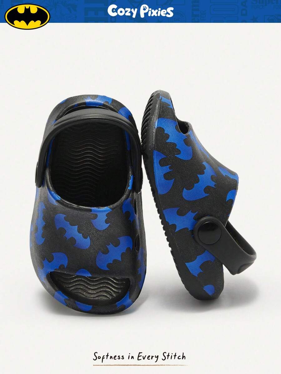 BATMAN X Cozy Pixies 1 par de sandalias con logo de DC impresas, versátiles, lindas y divertidas, con punta abierta, antideslizantes y transpirables, zapatos para bebé niño, aptos para uso en interiores y exteriores - Negro - Ver 1