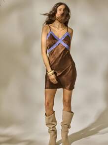 Aralina Váy ngủ mini chất liệu satin jacquard họa tiết hoa cho đêm hẹn hò mùa thu đông phối ren tương phản - Màu nâu Sô-cô-la - Xem 7