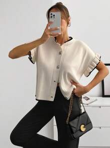 SHEIN بلوزة كارديجان أنيقة بمقاسات كبيرة مع أزرار أمامية وأكمام مطوية وحواف سوداء وبيضاء وتفاصيل كشكشة ناعمة من الصوف المحبوك وأزرار لؤلؤية بأسلوب عتيق أنيق للربيع - لون مشمشي - مشاهدة 6
