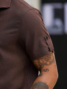 Manfinity Homme 男士纯色短袖衬衫和裤子套装，男士两件套服装，棕色纽扣棕色人造丝衬衫和裤子套装，男士度假棕色短袖套装，男士两件套服装，棕色，老式，舒适服装 - 咖啡棕 - 查看 3