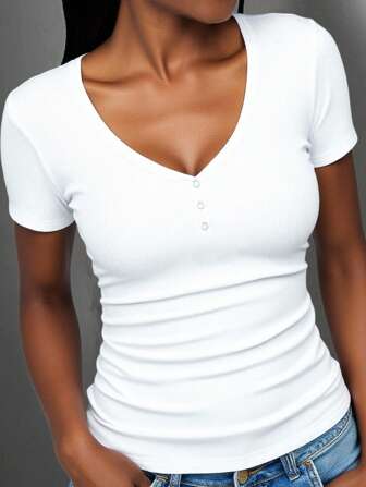 Slaydiva 2025 New Summer And Autumn New Casual Basic Versatile White V-Neck Short-Sleeved Side Pleated Slim Fit Women T-Shirt, Daily Travel, Back To School, Graduation, Party Gatherings, Casual ,Graduation,Brunch, Airport,Basic, All-Match White Button Down Top White Ribbed Top Fitted White Top