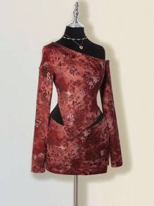 SHEIN ICON Women's Velvet Paisley Floral Pattern Retro Bohemian Millennial Style Y2K Red Asymmetrical Shoulder Long Sleeve Hollow Pointed Hem T-Shirt And Tight Hip Slit Hem Skirt Set, Autumn And Winter - Red - View 7