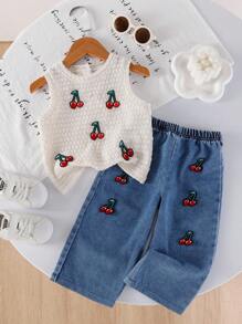 SHEIN Bộ 2 trang phục phong cách đường phố dễ thương ngọt ngào thanh lịch cho bé gái mùa hè, áo không tay thêu họa tiết quả dâu tây màu mơ kết hợp với quần ống loe denim xanh có thêu họa tiết quả dâu tây, thích hợp cho chụp ảnh, du lịch, tụ tập - Màu be - Xem 1