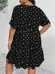 SHEIN Frenchy Plus Size Floral Prints Women V-Neck Short Sleeve Casual Vacation Dress,Summer Dresses For Women,Flowy Dress Chic Dress Black Dress With Small White Flowers Black Vacation Dress Black Floral Dress Black Summer Dress Women V-Neck Black Dress - Multicolor - View 2