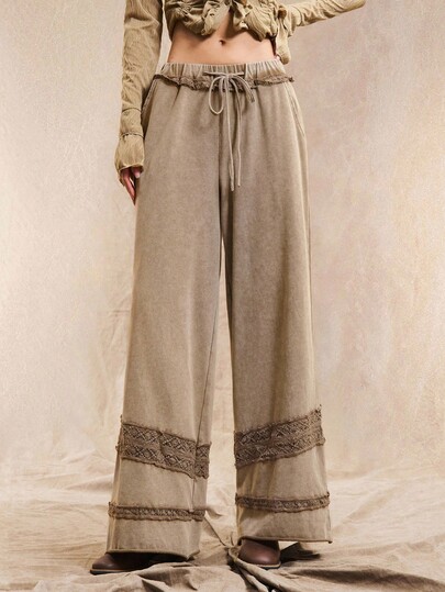 Easelle Pantalones con detalles de encaje y puntada de color caqui con diseño de copos de nieve fritos