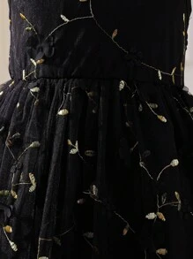 SHEIN Glamorique Kids 少女优雅吊带荷叶边袖刺绣网纱花卉装饰腰部A字公主裙，适合节日派对、生日礼物、度假、夏季穿着 - 黑色 - 查看 6