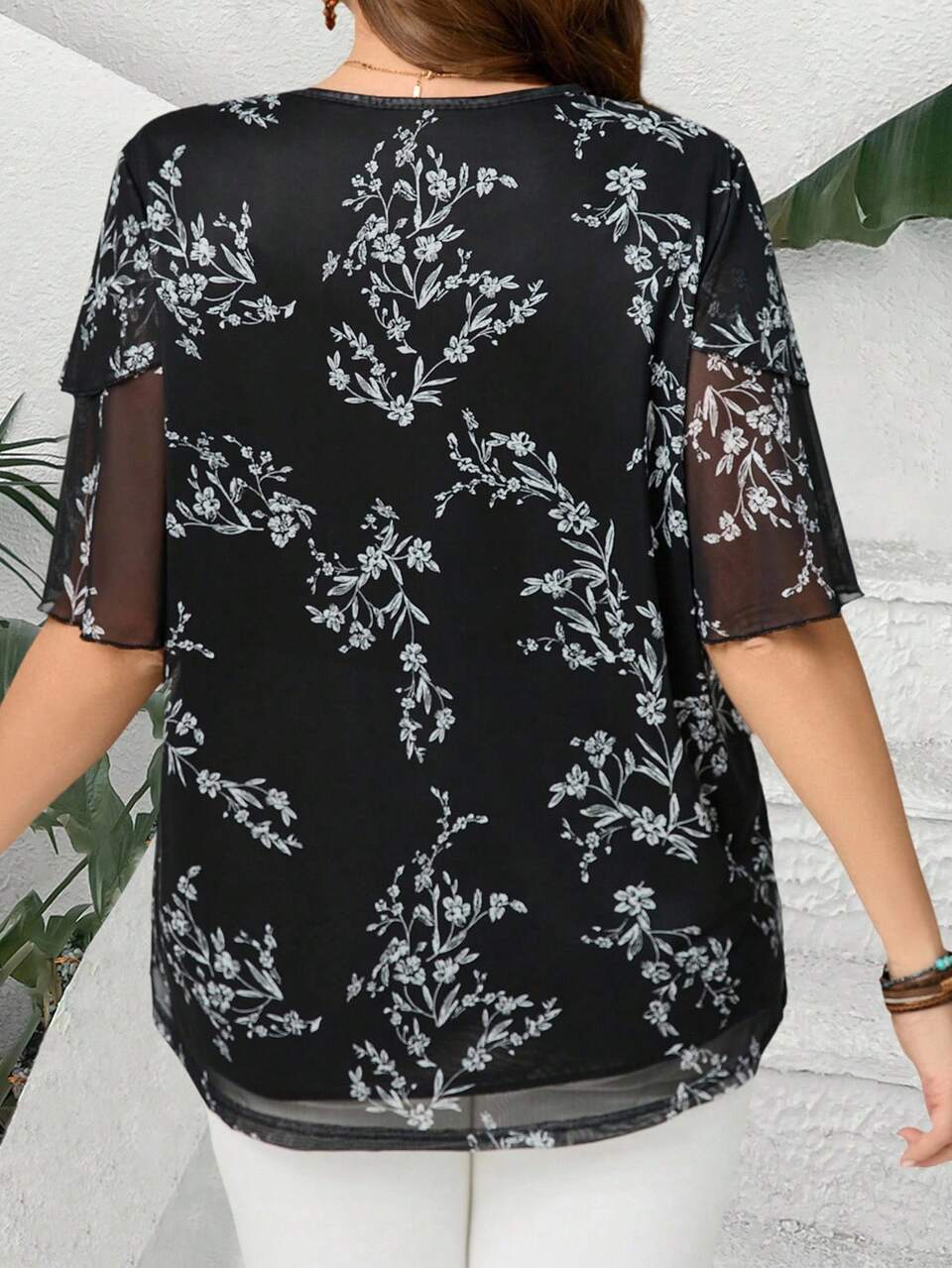 Plus Size Women's Black And White Floral Print V Neck Short Ruffle Sleeve Tunic Top,Summer Elegant Everyday Loose Fit Blouse For Holiday Vacation
