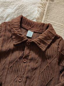 Vintaside Kids Baby Boy 春秋深咖啡色提花翻领长袖衬衫，深咖啡色调散发复古韵味，呈现沉稳时尚百搭风格 - 咖啡棕 - 查看 5