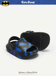 BATMAN X Cozy Pixies 1 par de sandalias con logo de DC impresas, versátiles, lindas y divertidas, con punta abierta, antideslizantes y transpirables, zapatos para bebé niño, aptos para uso en interiores y exteriores - Negro - Ver 10