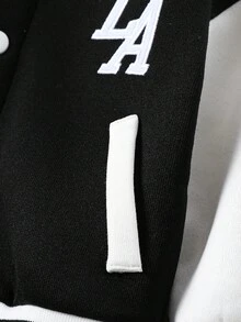 SHEIN 两件套加厚刺绣棒球领夹克和裤子套装，学院风针织加厚刺绣字母开衫夹克，长袖，黑白袖，斜插口袋工装裤，适合休闲、度假、返校季穿着。男婴棒球夹克，男婴棒球夹克，黑白男婴套装，男婴街头服饰，男婴LA夹克，Cozy Pixies，婴儿男童冬季服装套装，男婴套装，男童秋季服装，儿童/婴儿服装，男婴服装，婴儿休闲套装 - 彩色 - 查看 3