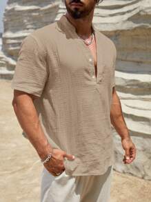 HIMLAND 男士常规剪裁短袖卡其色上衣，采用平纹织物制成，打造休闲装扮，男士亚麻衬衫，男士夏季上衣，棕褐色男士衬衫，V 领男士衬衫，男士亚麻衬衫，Old Money