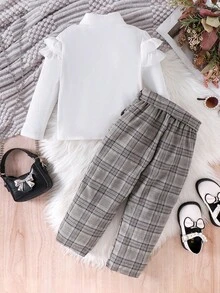 SHEIN 两件套女童针织象牙色立领长袖荷叶边玫瑰纽扣衬衫和格子卡其裤套装，优雅通勤时尚，秋冬女童格子套装，女童格子两件套儿童套装，格子女童春秋套装，女童夏季格子裙蝴蝶结套装 - 卡其色 - 查看 2