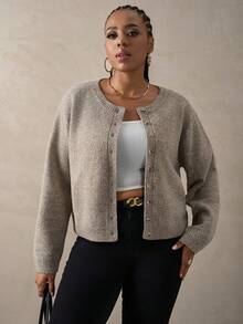 SHEIN Tall CURVE Cárdigan corto de lana gruesa de punto, de cuello redondo, de manga larga y abotonadura sencilla, informal, para mujer talla grande, en color caqui, para otoño e invierno. Suéter corto, suéter lindo, ropa de mujer para el otoño, blusas para salir, ropa casual de negocios, suéteres de otoño, atuendo de oficina, suéteres básicos.