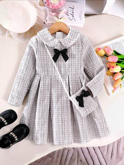 年轻女孩可爱甜美女士彼得潘领常规肩长袖高腰短裙，纹理面料搭配 3D 蝴蝶结装饰和同色包包，秋季连衣裙